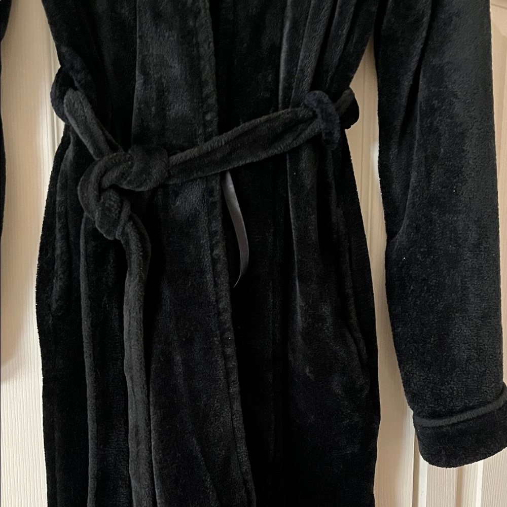 Black Plush Robe - Picture 3 of 5